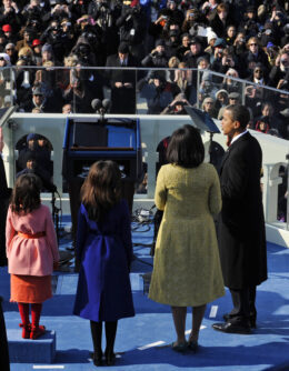 Barack Obama, Michelle Obama, Sasha Obama, Malia Obama, John Roberts